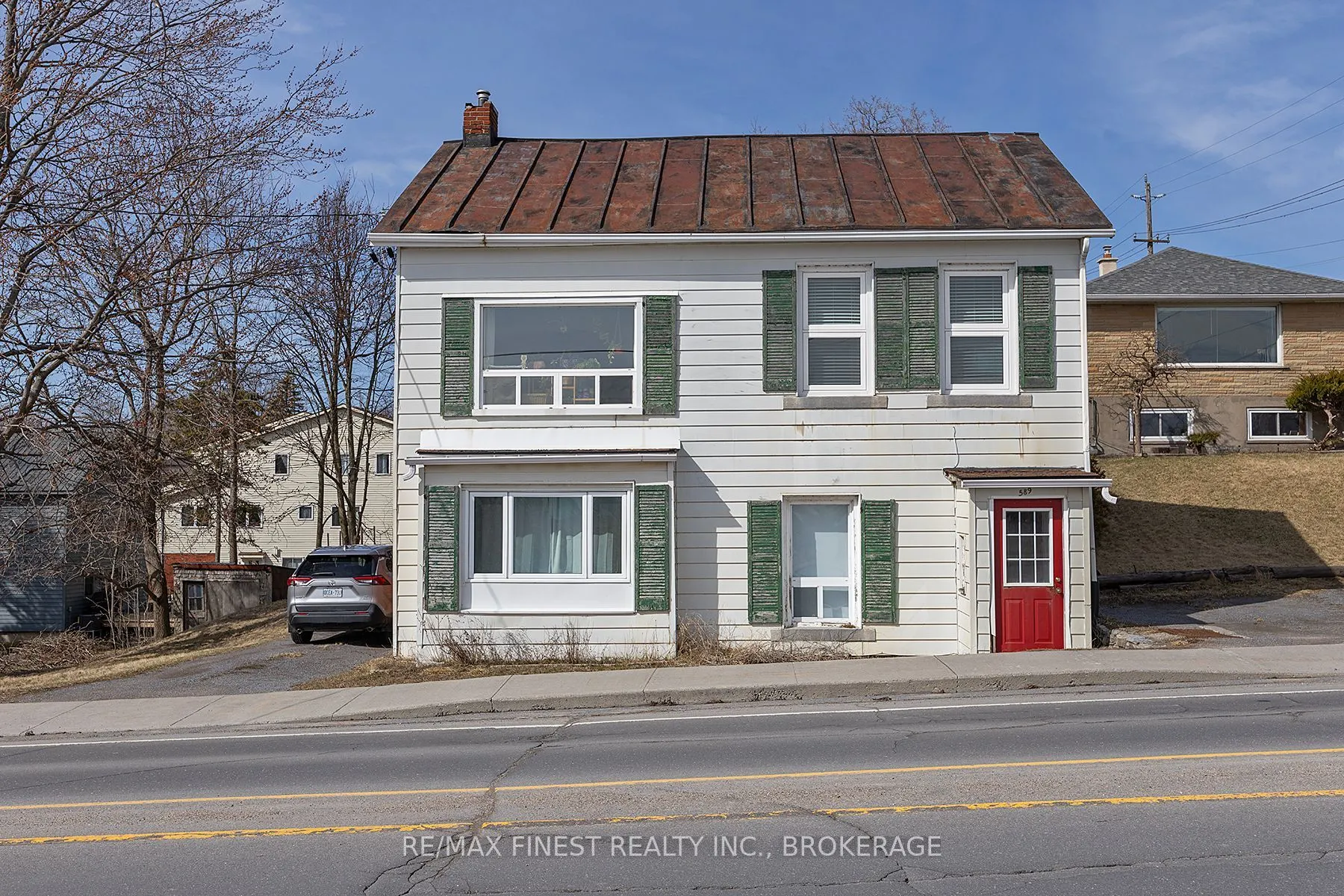 589 King Street W
