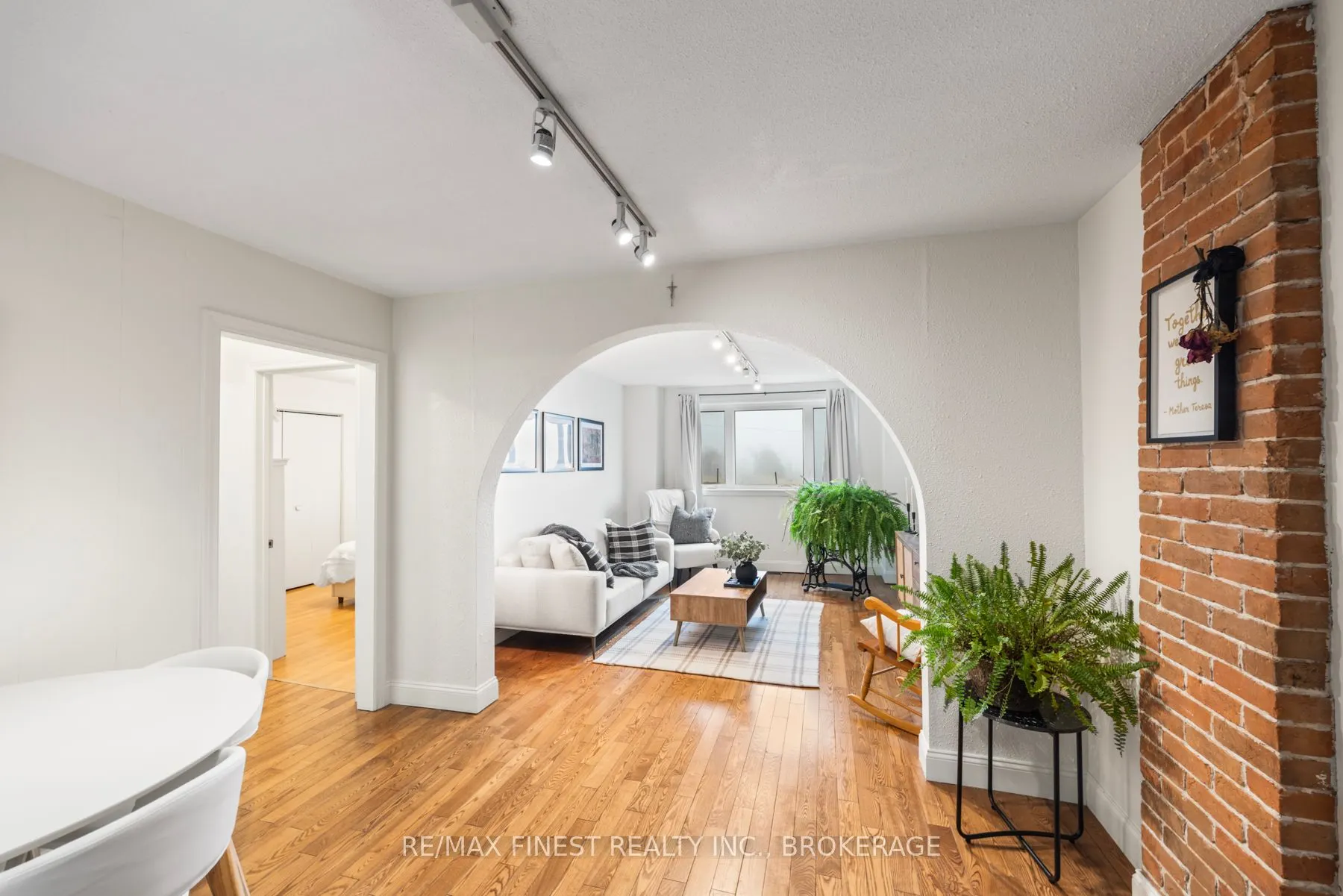 589 King Street W