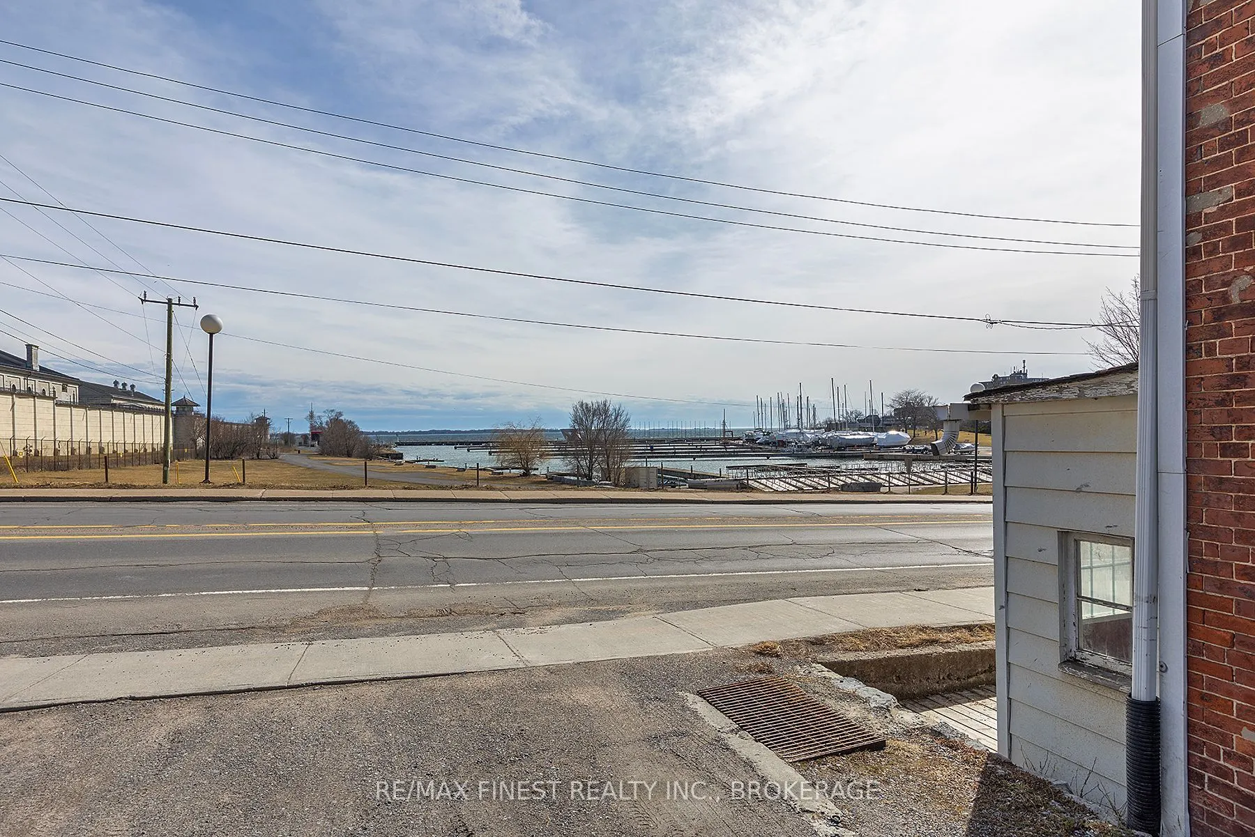 589 King Street W