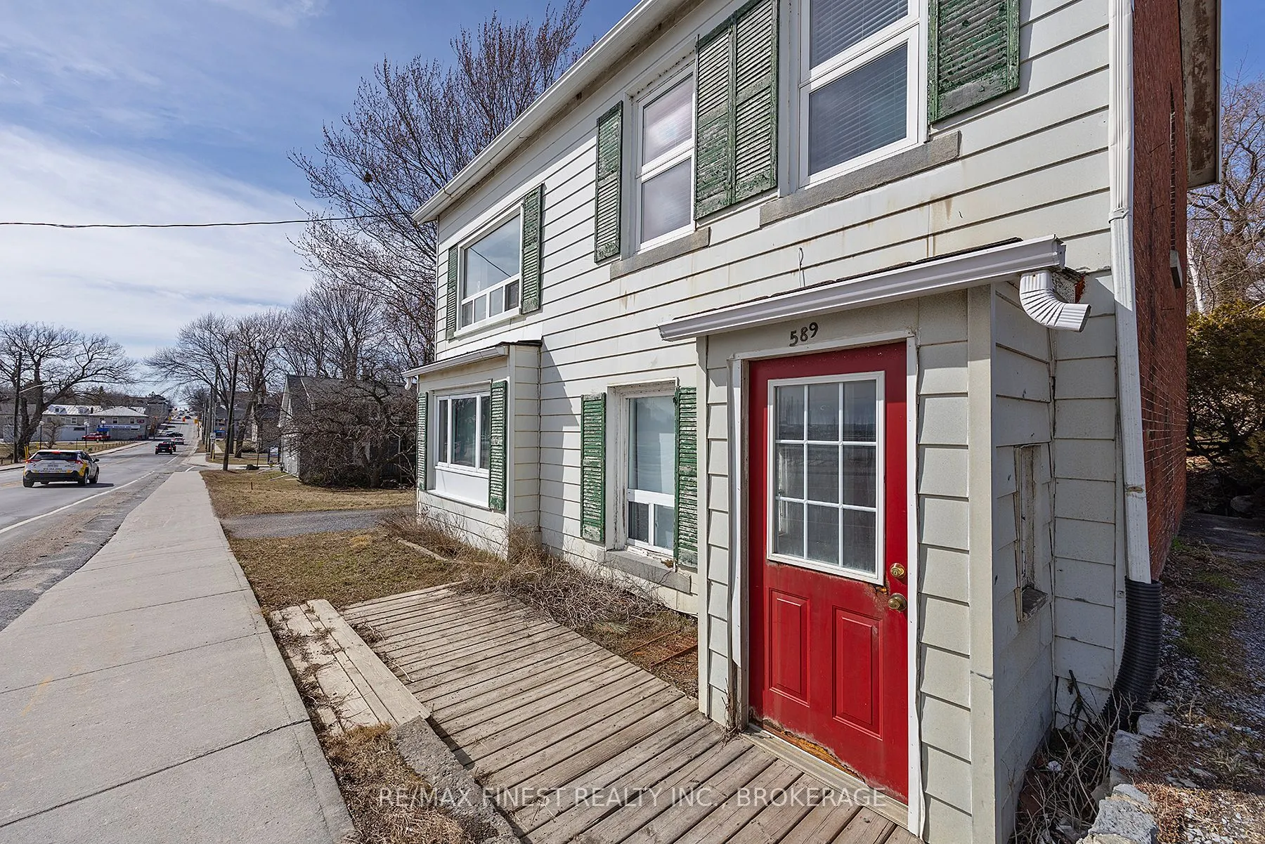 589 King Street W