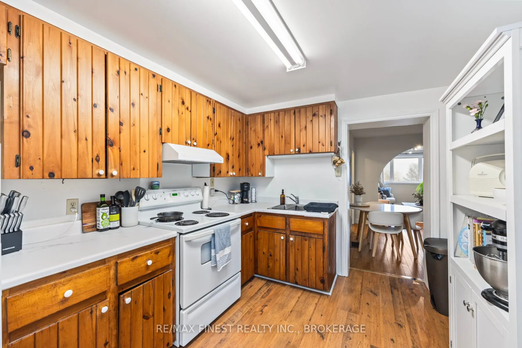 589 King Street W