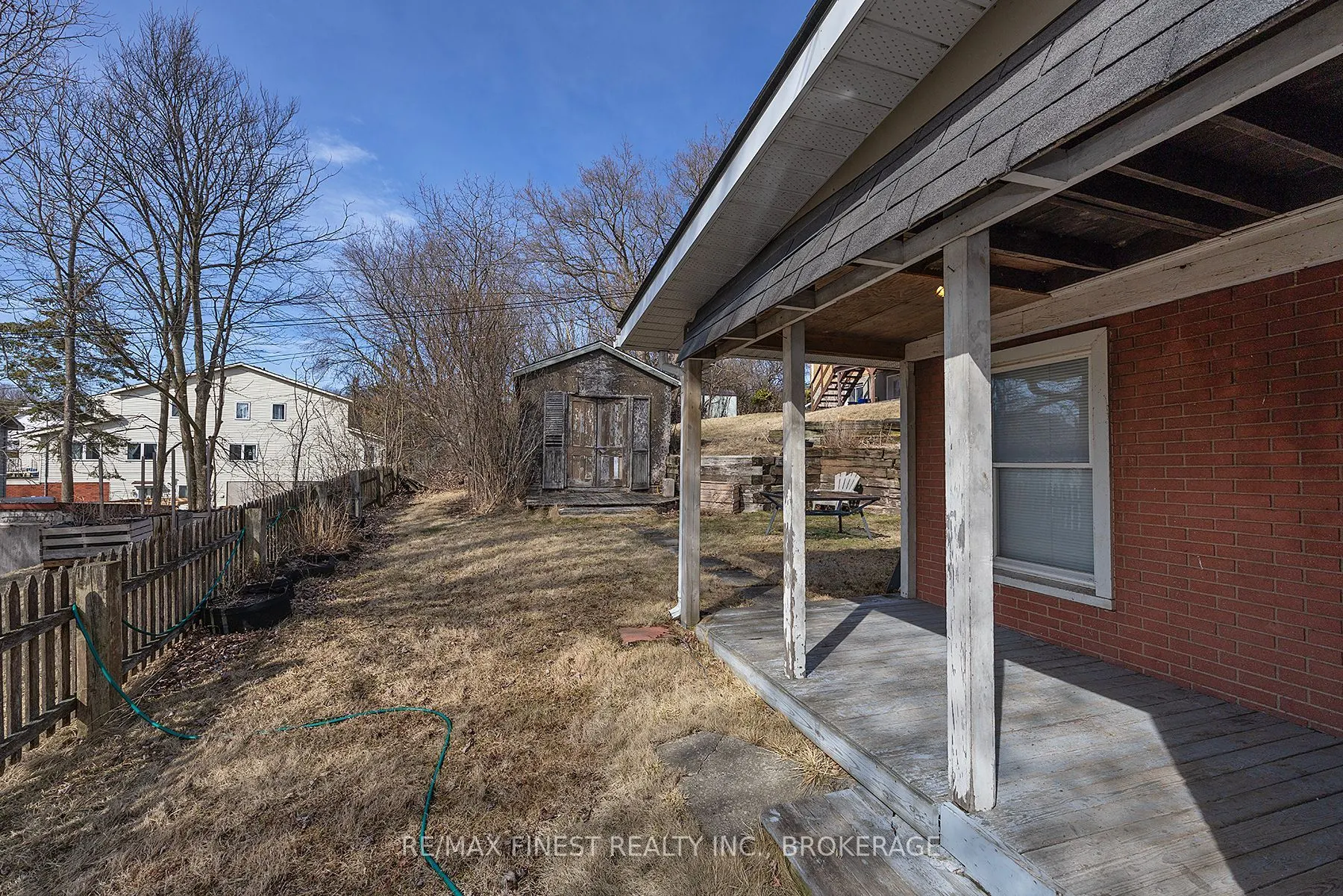 589 King Street W