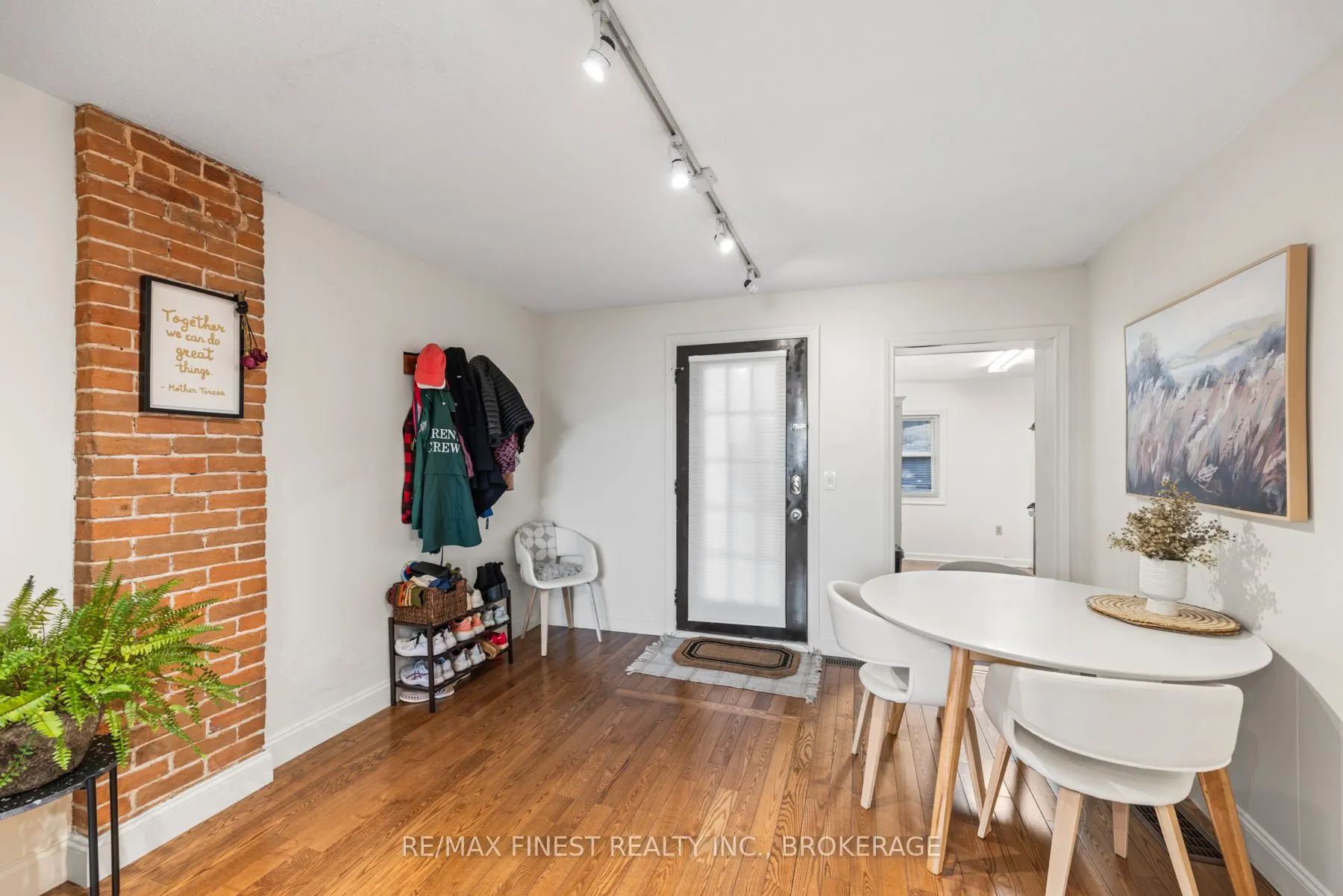 589 King Street W