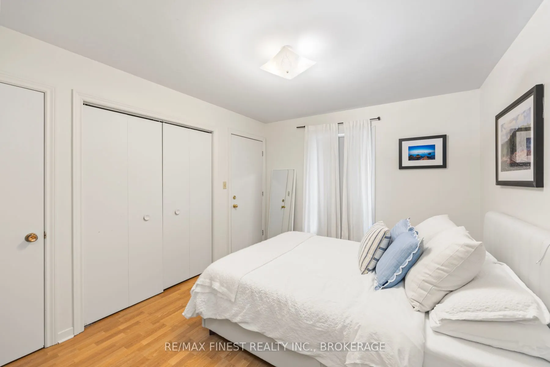 589 King Street W