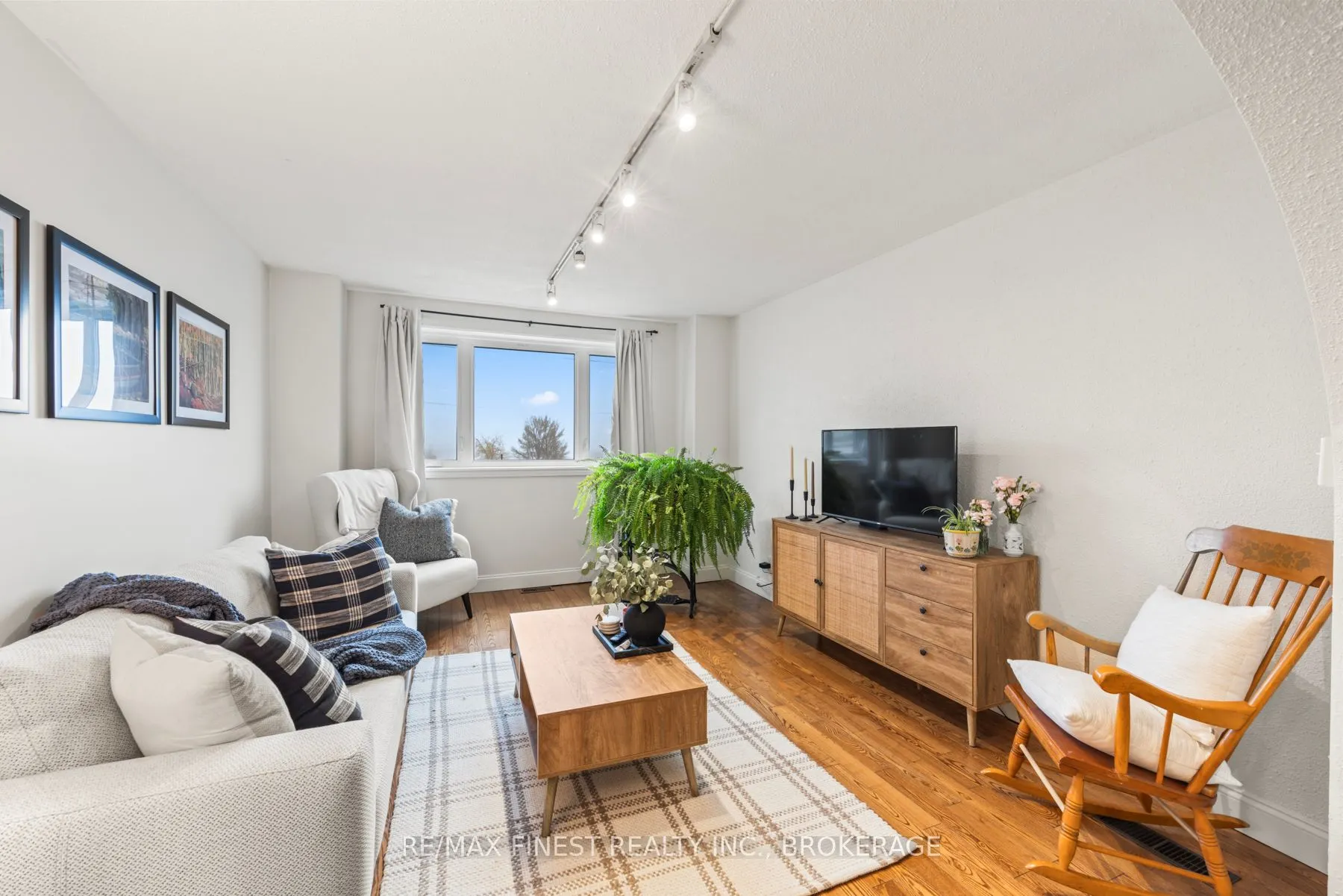 589 King Street W