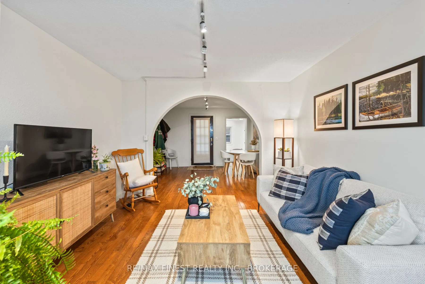 589 King Street W