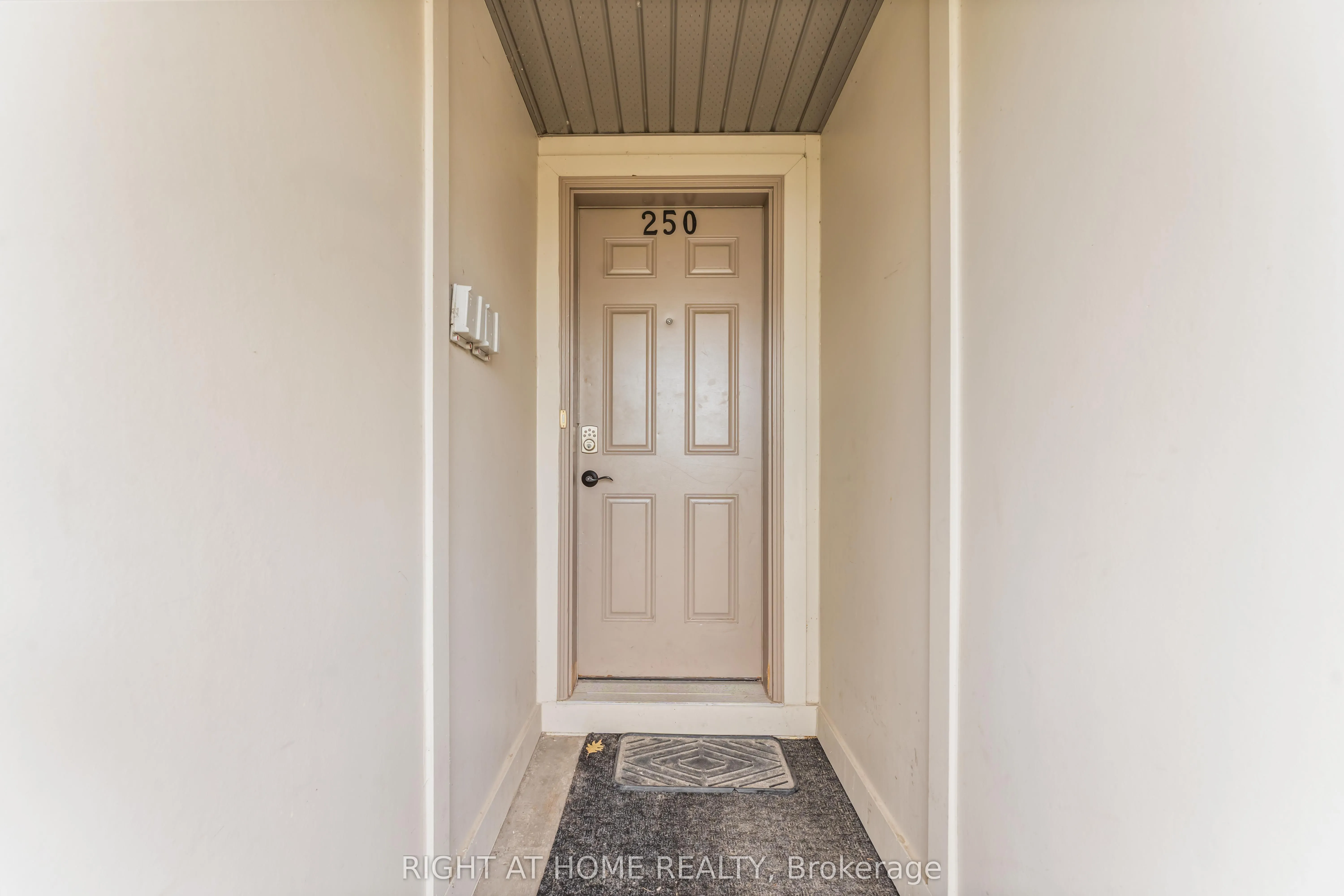 250 Espin Heights