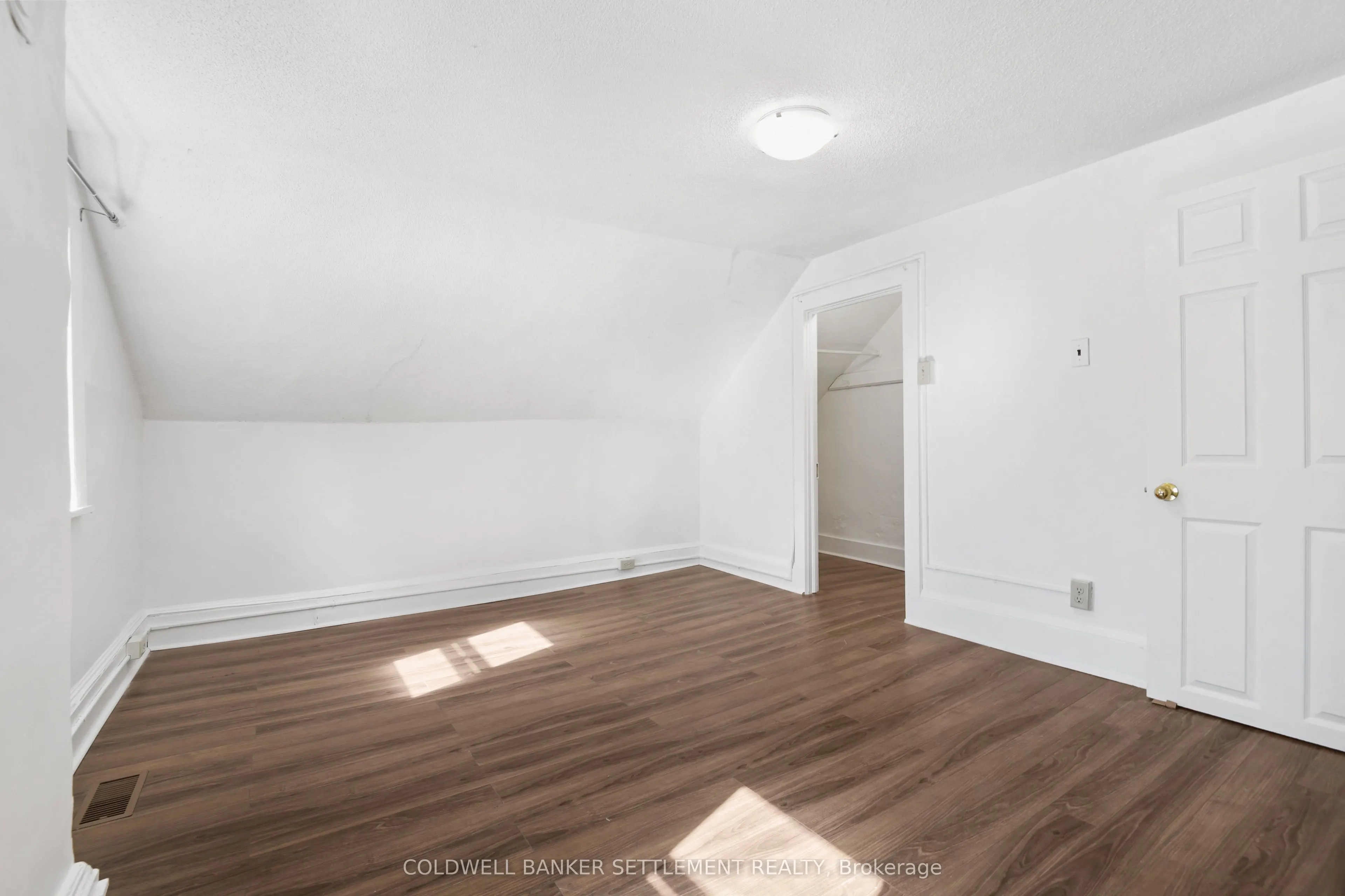 89 Drummond Street E