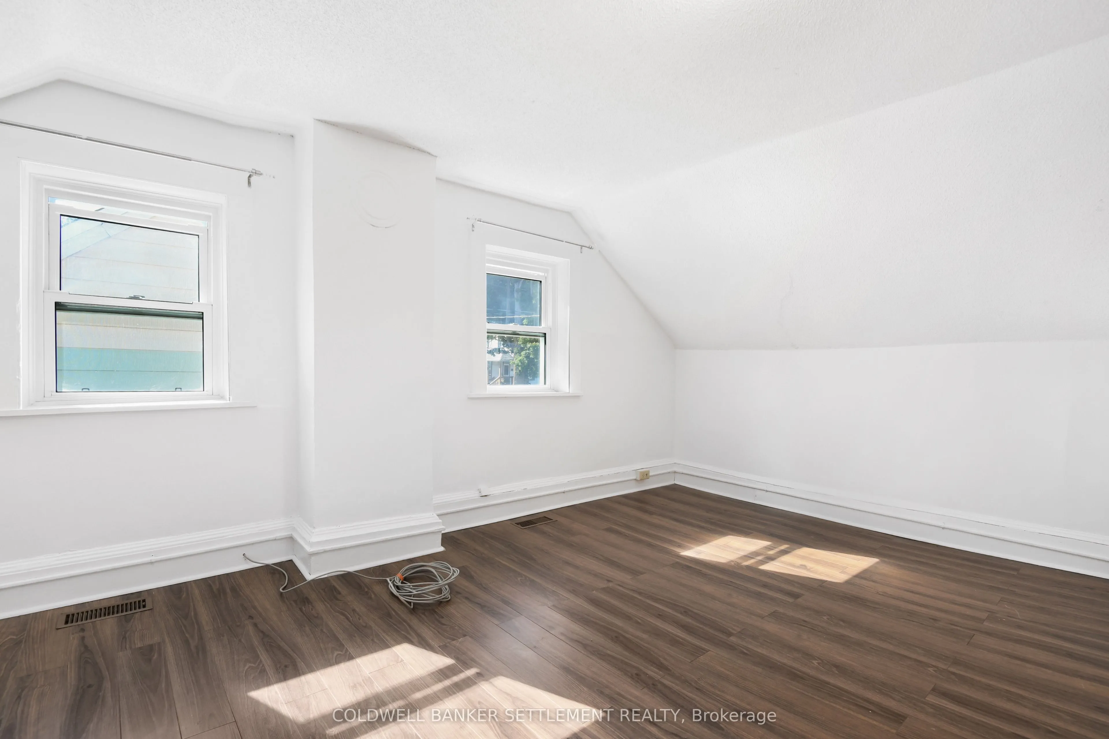 89 Drummond Street E