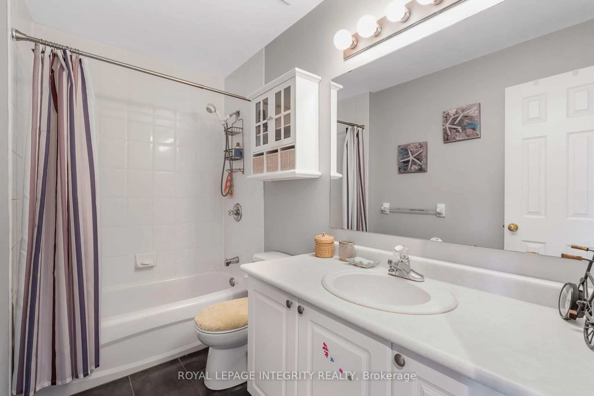 111 Arcola Private