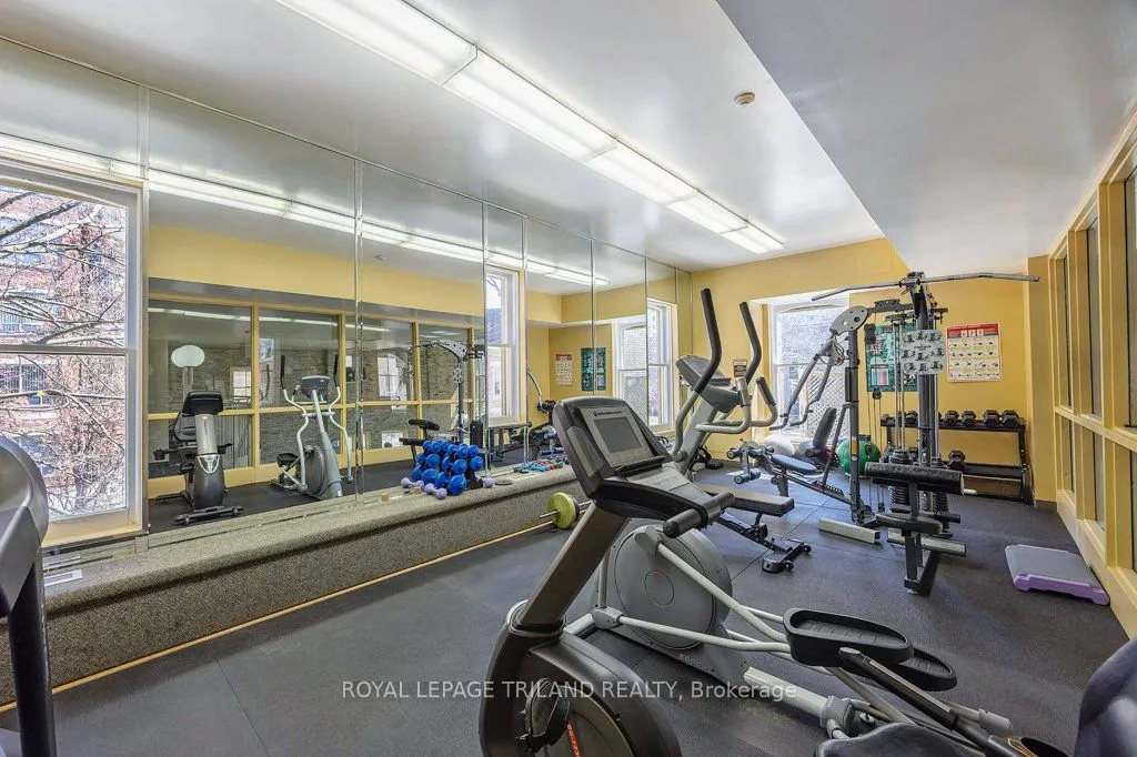 460 Wellington Street, #306