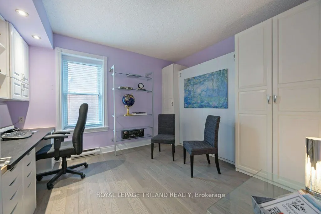 460 Wellington Street, #306