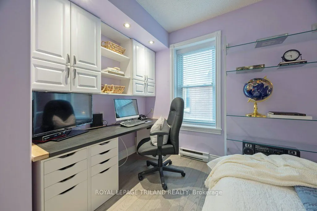 460 Wellington Street, #306