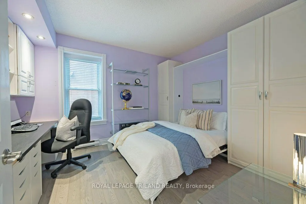 460 Wellington Street, #306