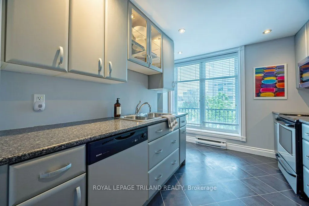 460 Wellington Street, #306