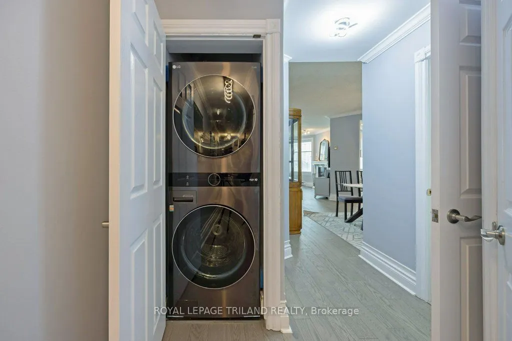 460 Wellington Street, #306