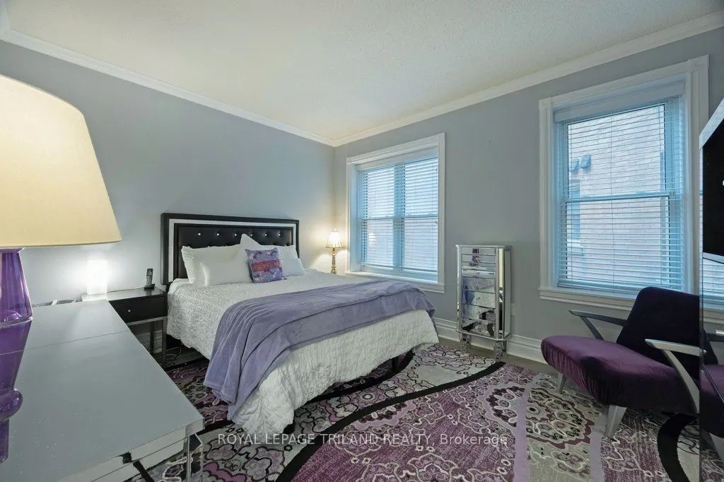 460 Wellington Street, #306