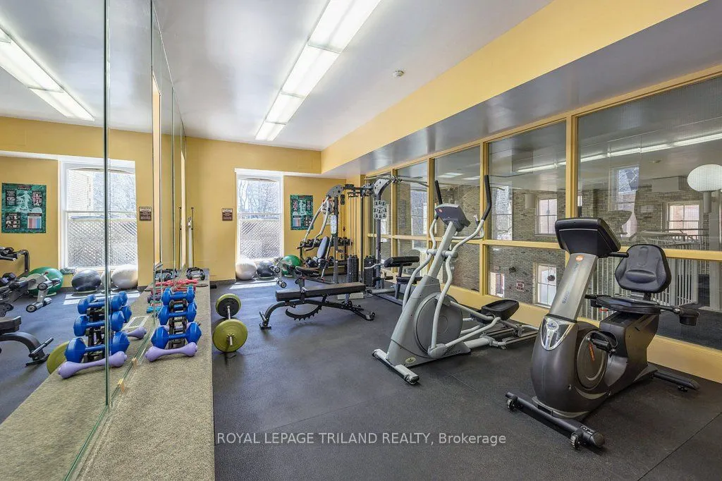460 Wellington Street, #306