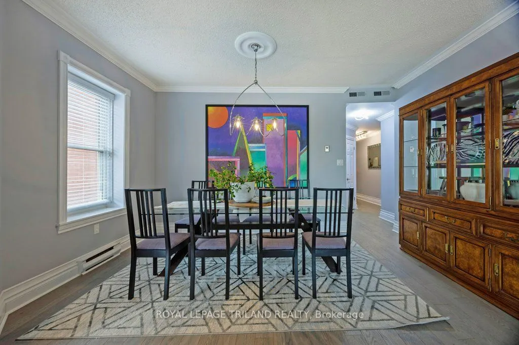 460 Wellington Street, #306