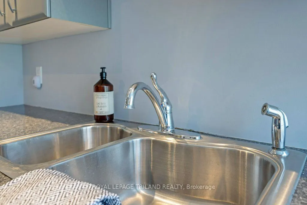 460 Wellington Street, #306