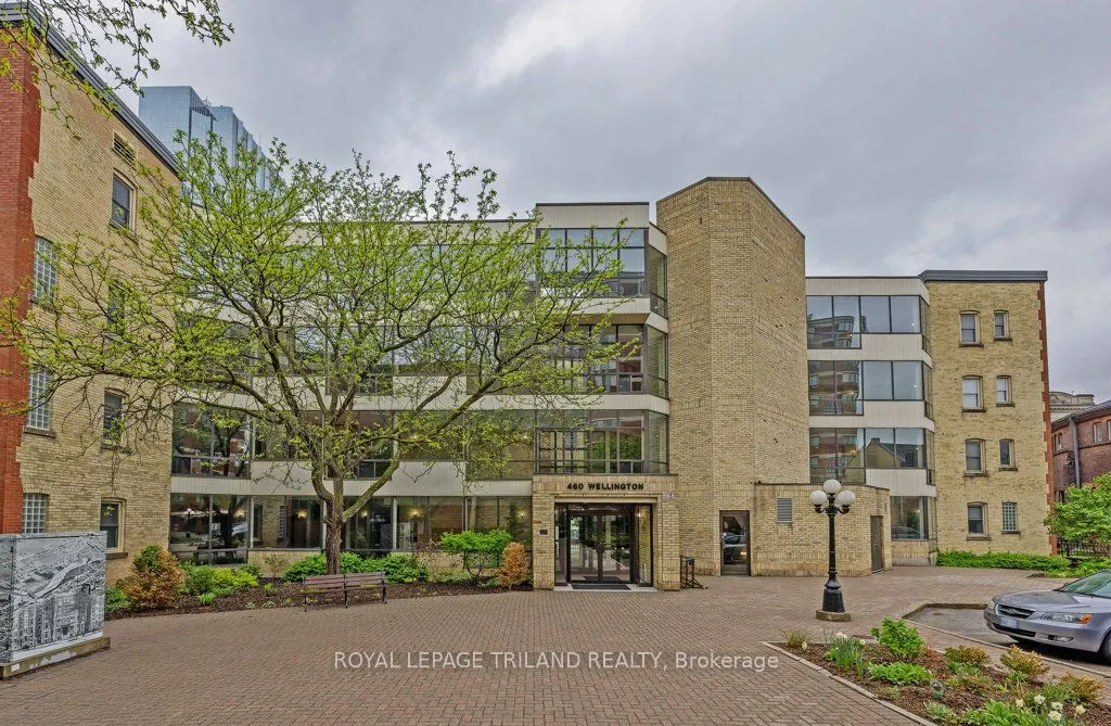 460 Wellington Street, #306