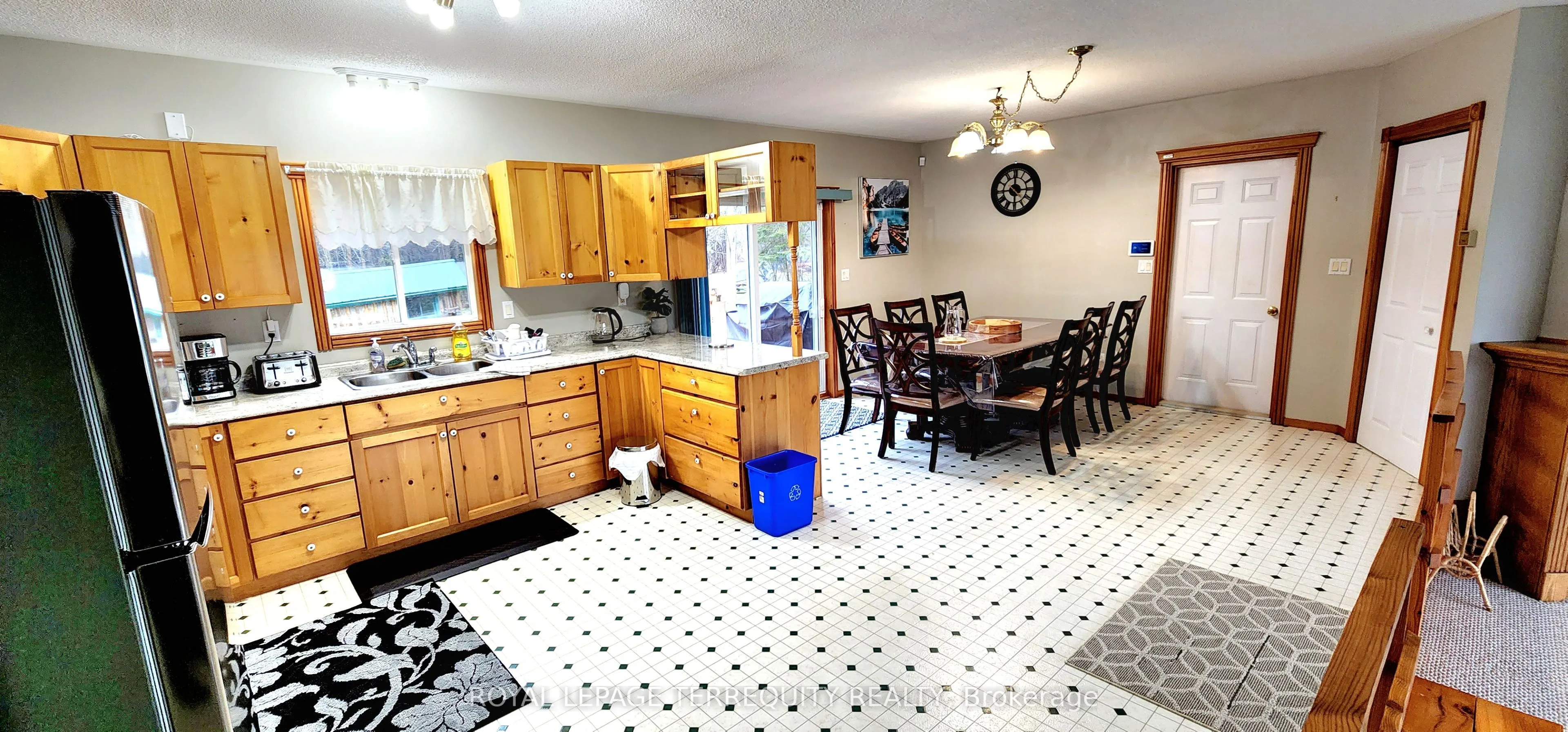 117 Front Street W
