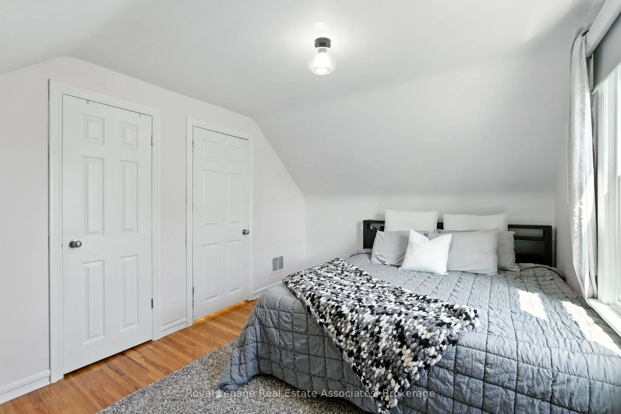 7 Deer Avenue
