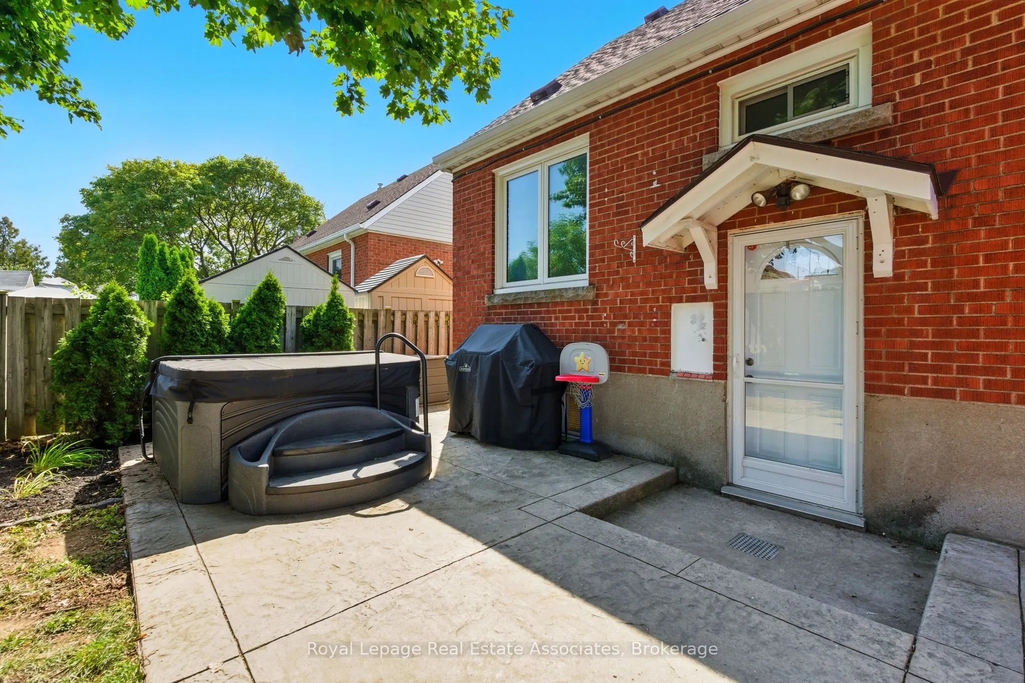 7 Deer Avenue
