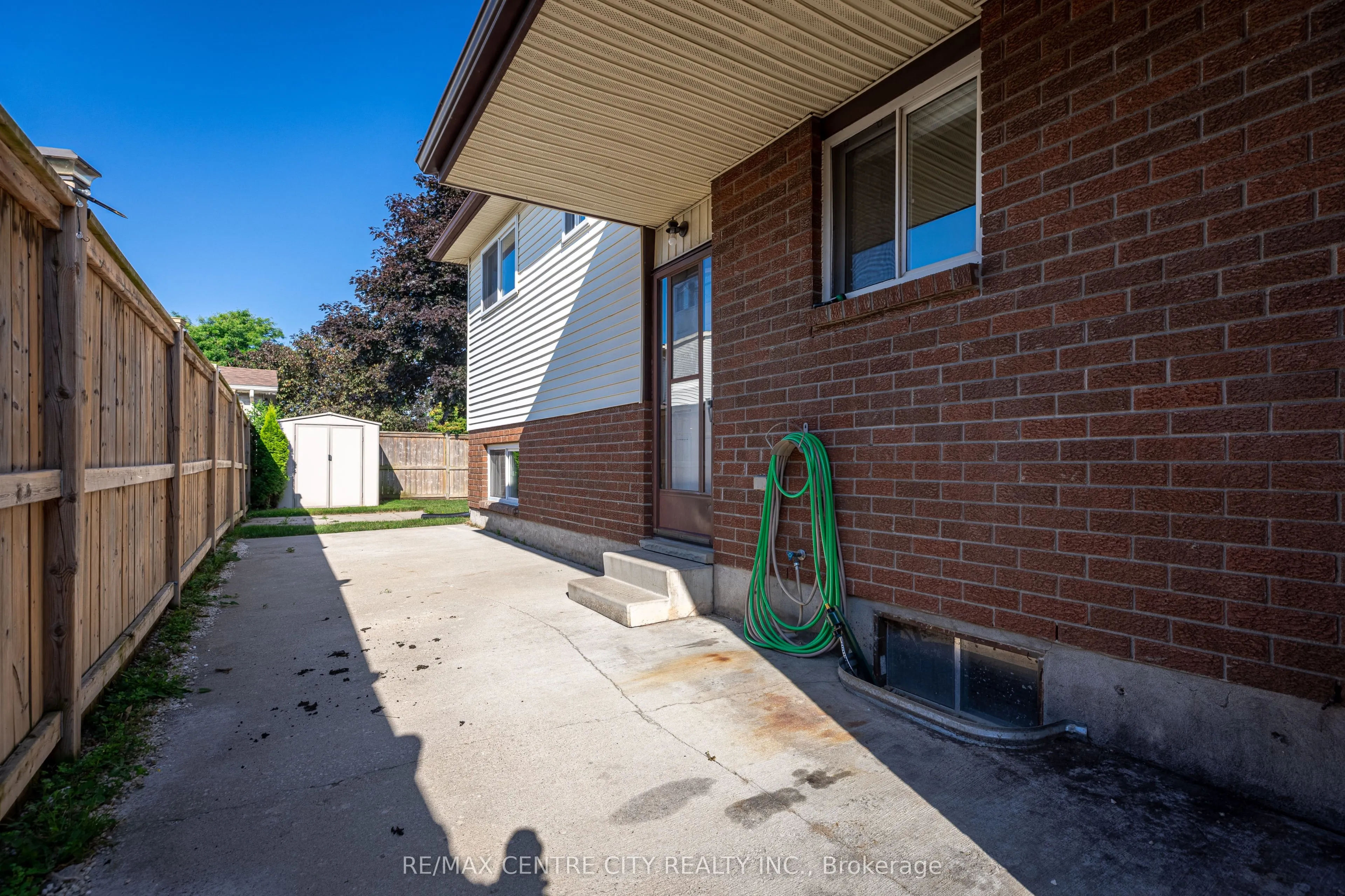 214 Portsmouth Crescent E