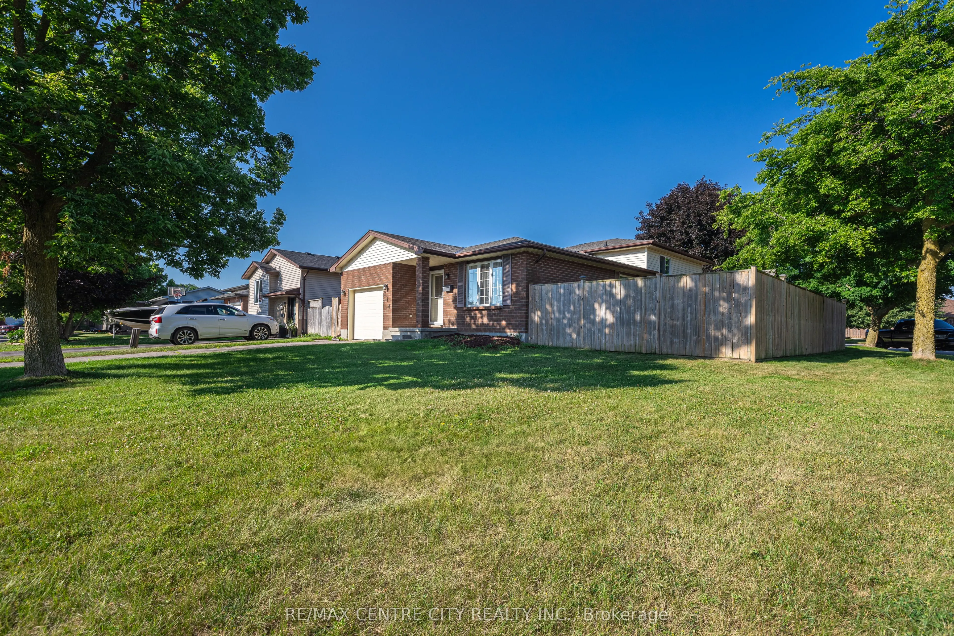 214 Portsmouth Crescent E