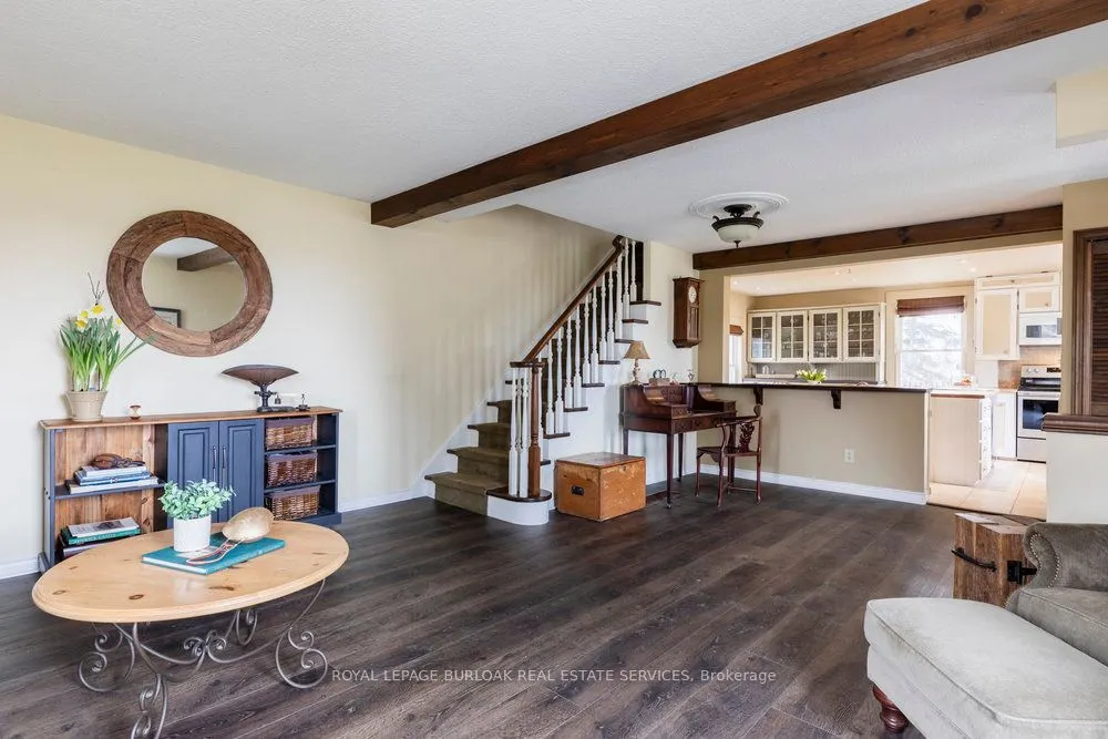 516 Concession 7 Road E