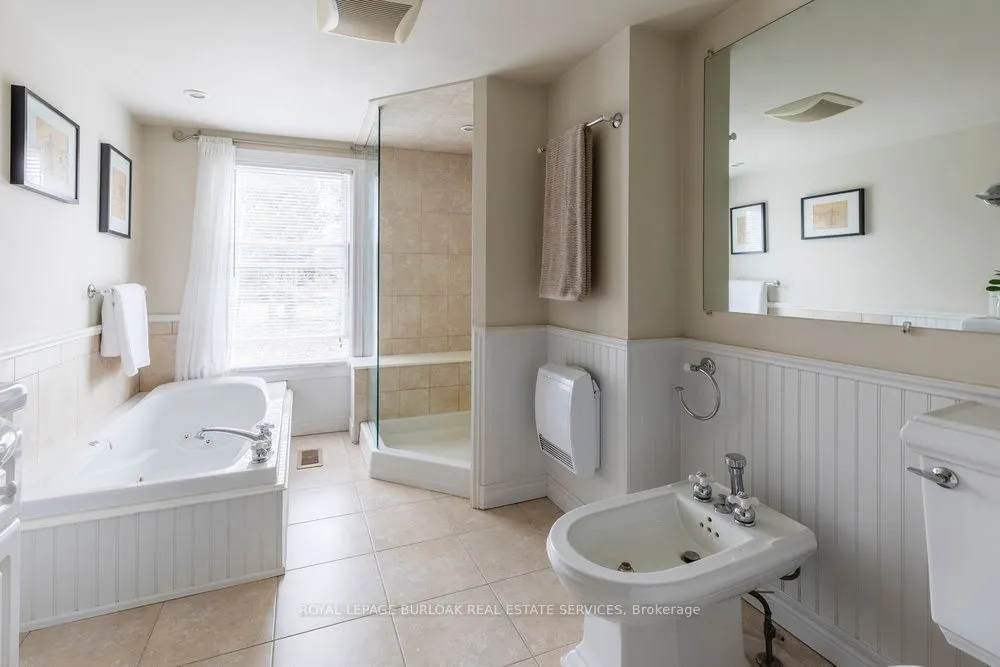 516 Concession 7 Road E