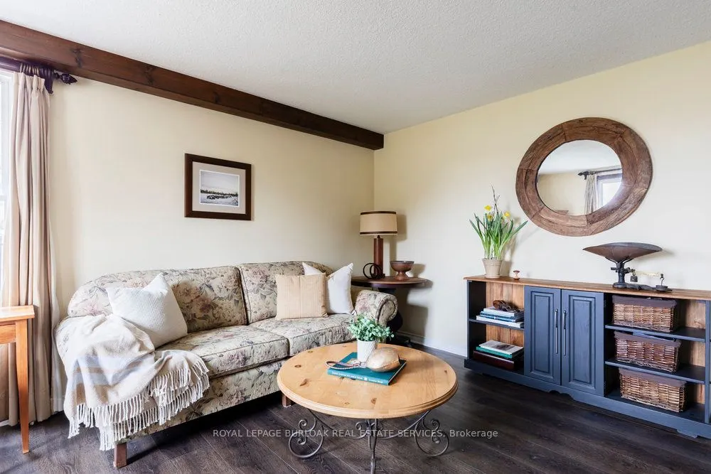 516 Concession 7 Road E
