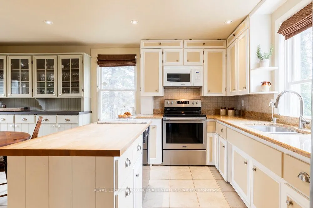 516 Concession 7 Road E