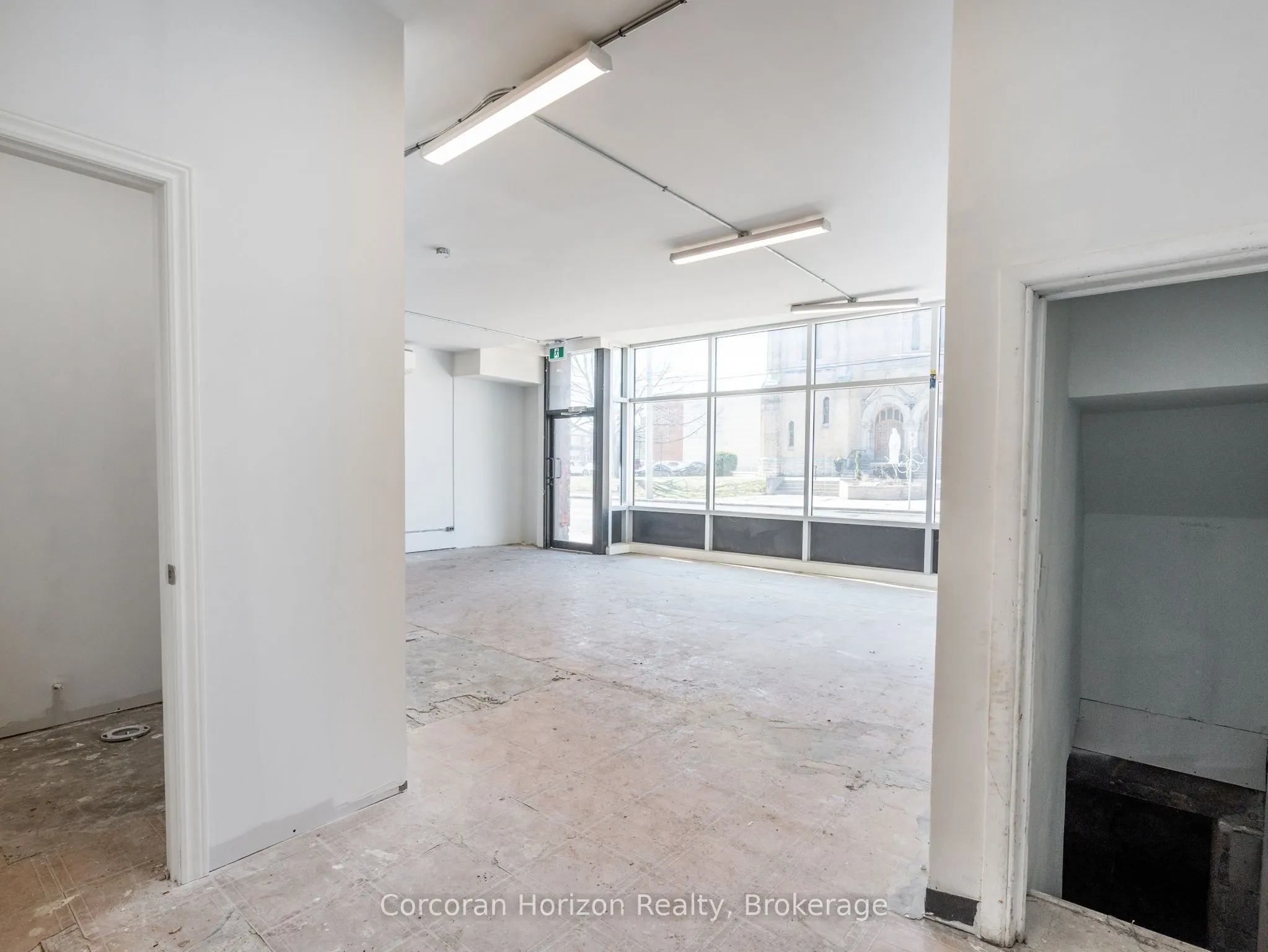 681 Barton Street East Street E, #Main
