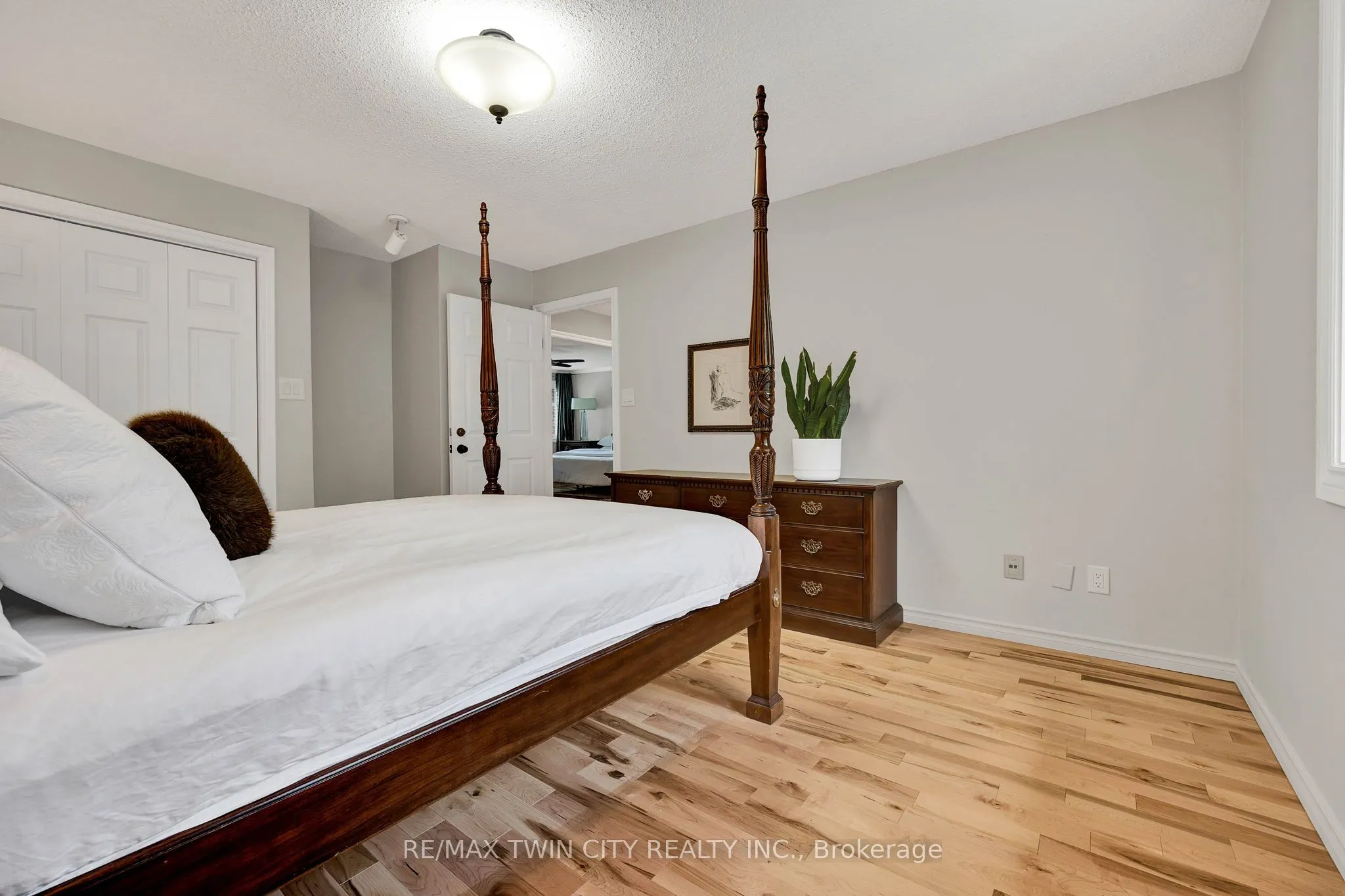 405 Glasgow Street, #3