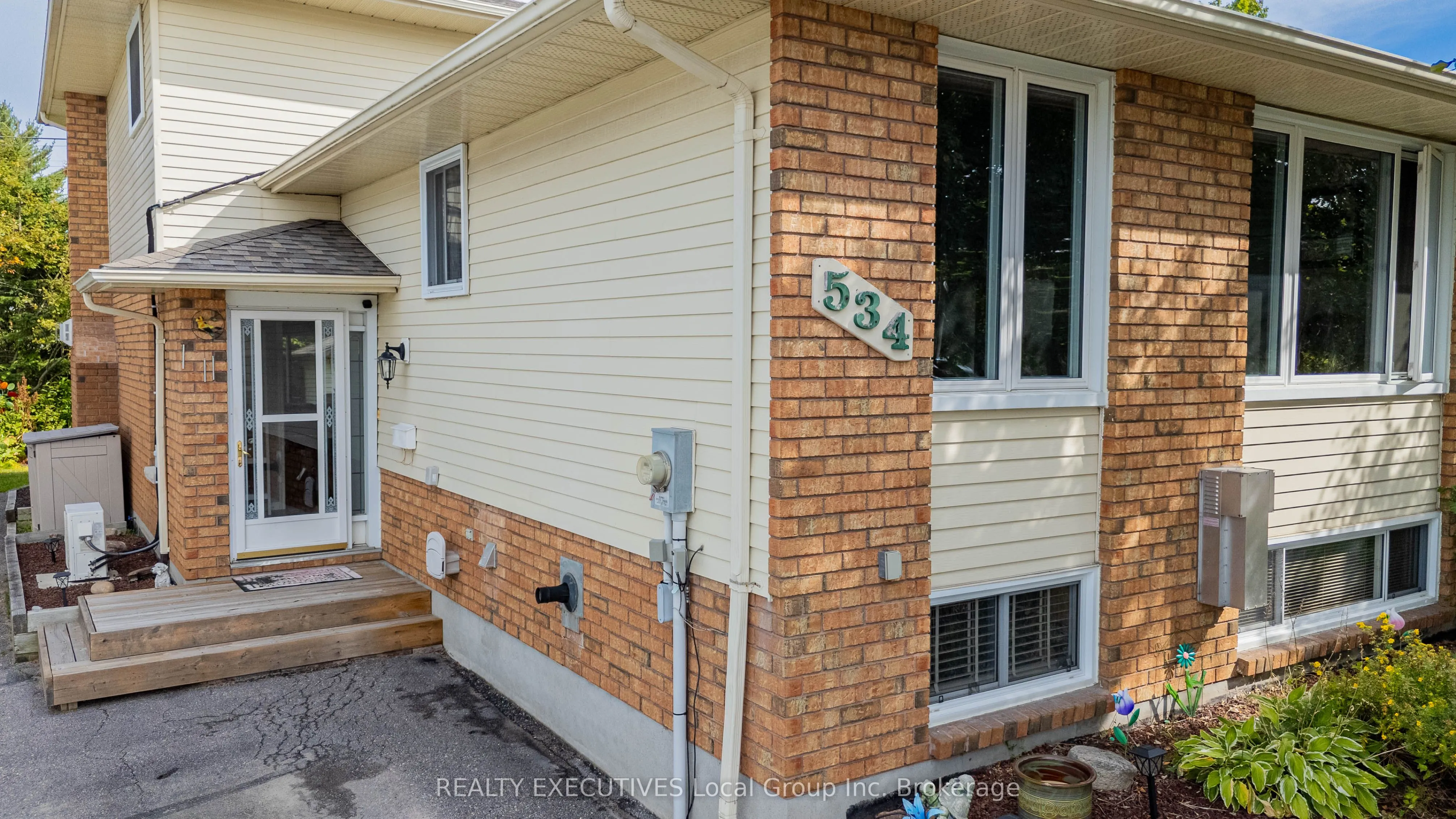 534 BROMLEY Avenue