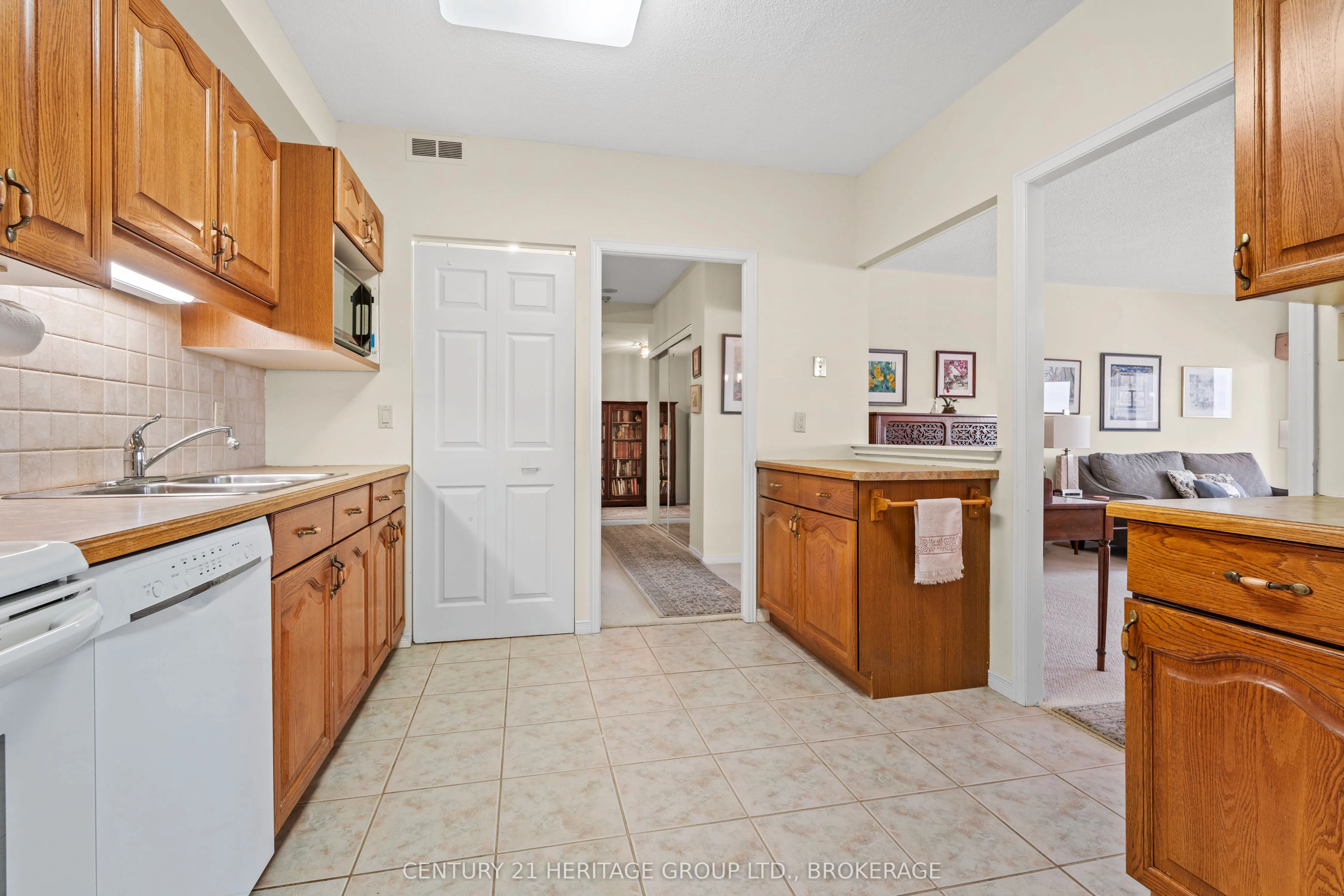 1000 King Street W, #1202