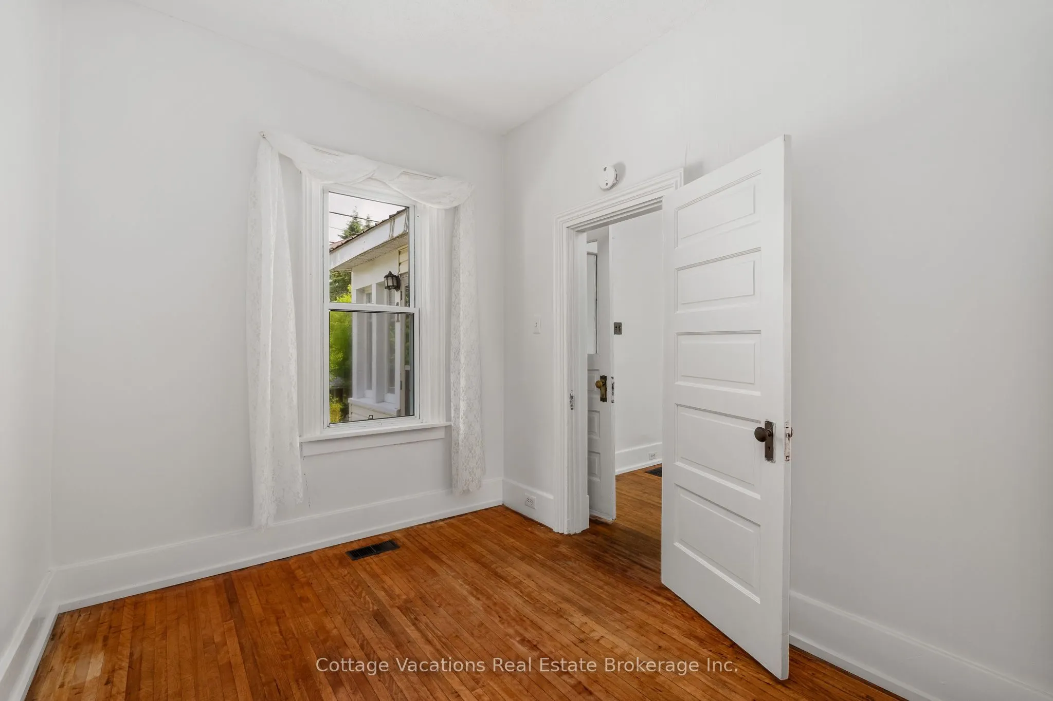 1 Duncan Street E