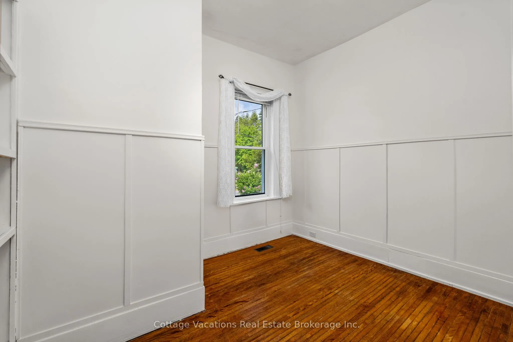 1 Duncan Street E