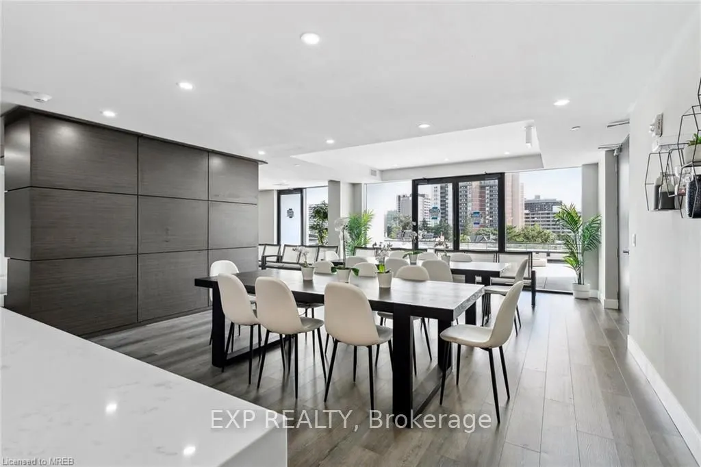 15 Queen Street S, #805