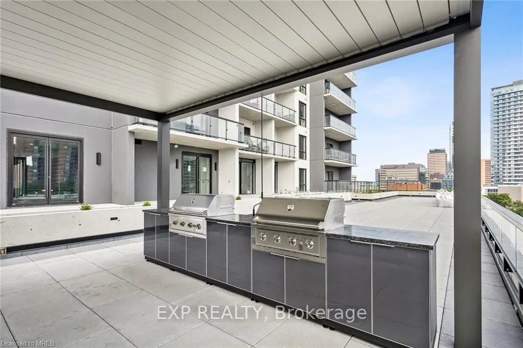 15 Queen Street S, #805