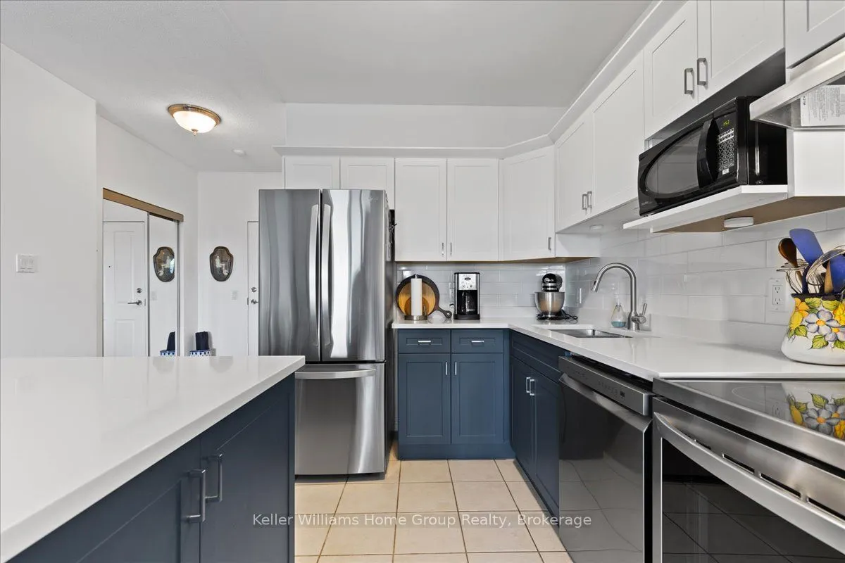 60 Wyndham Street S, #809