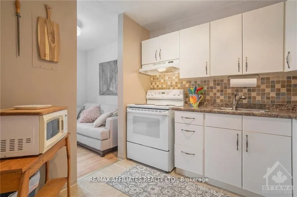 2000 Jasmine Crescent, #717