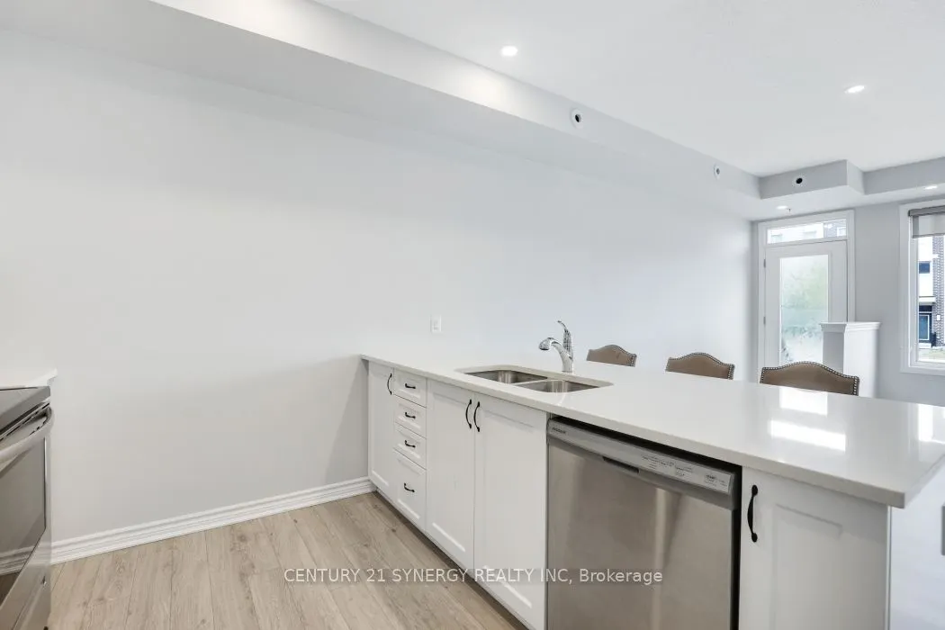 816 Mikinak Road S, #816