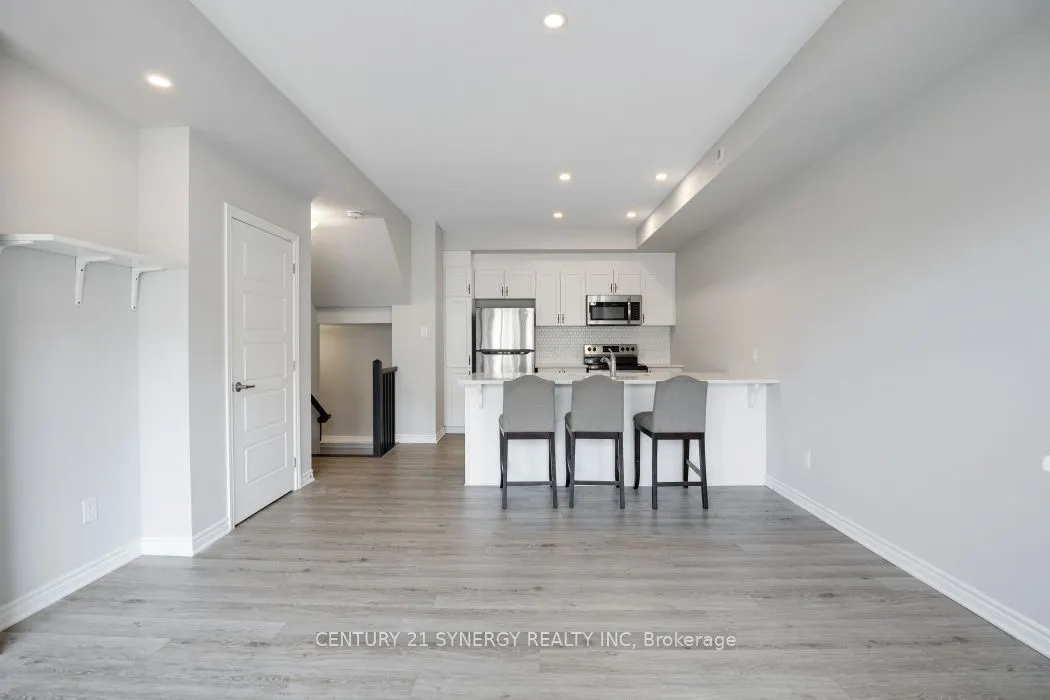 816 Mikinak Road S, #816