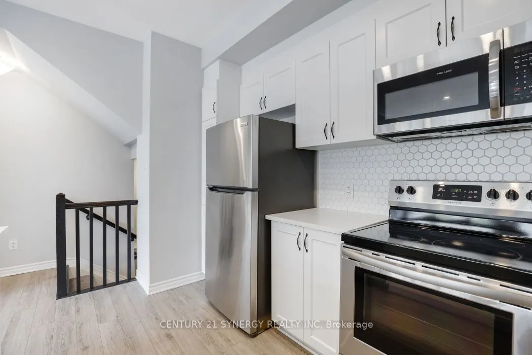 816 Mikinak Road S, #816