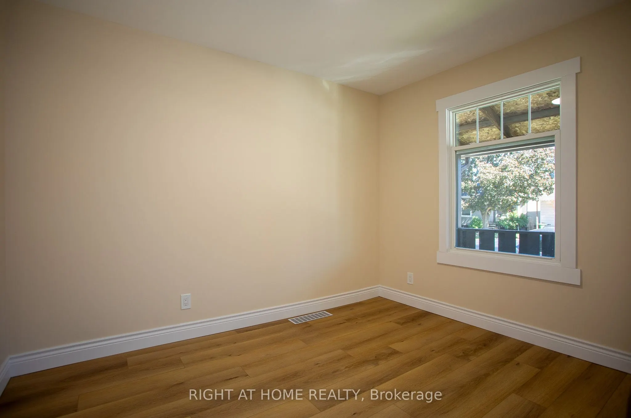 11 Robins Avenue