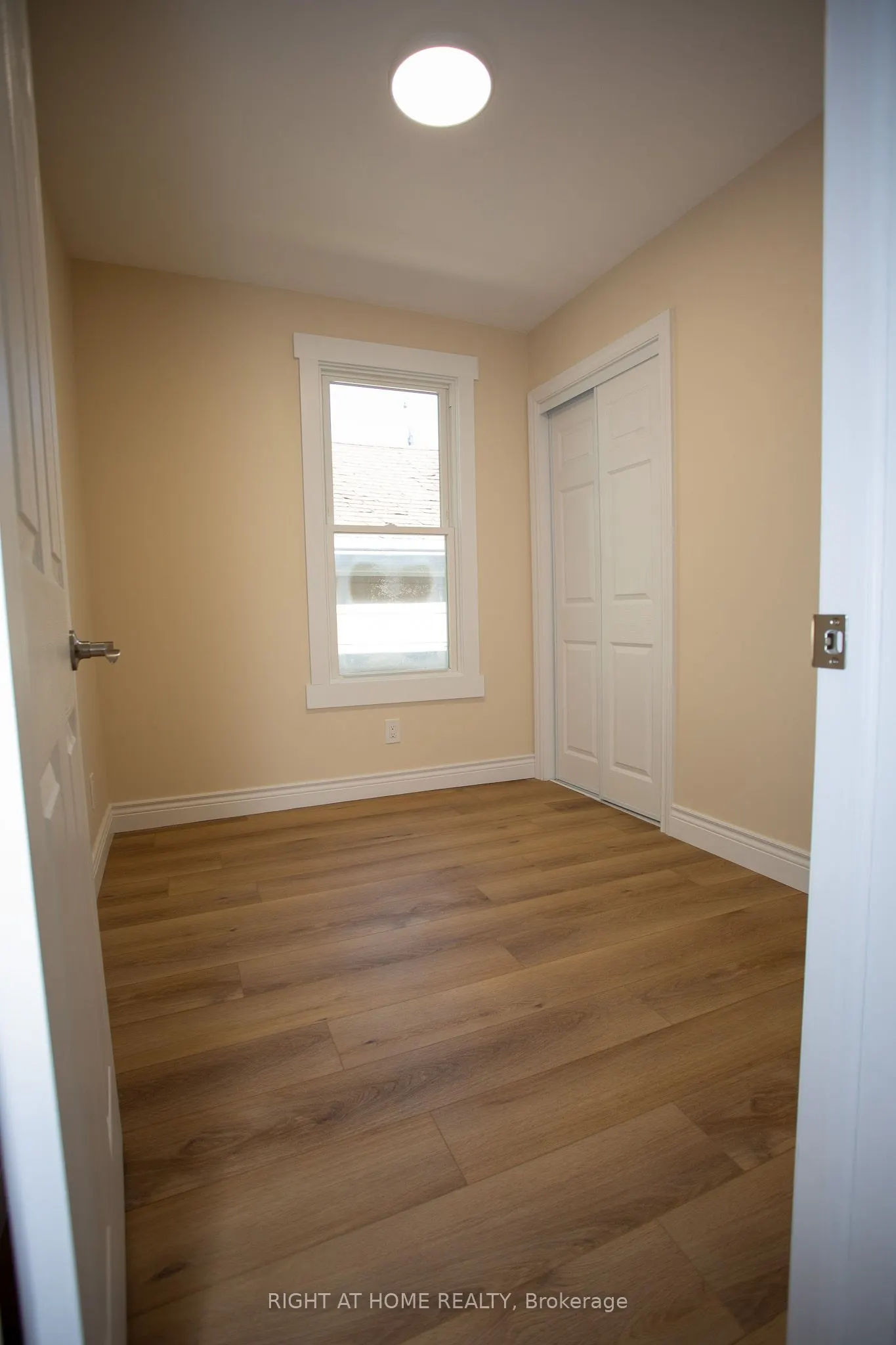 11 Robins Avenue