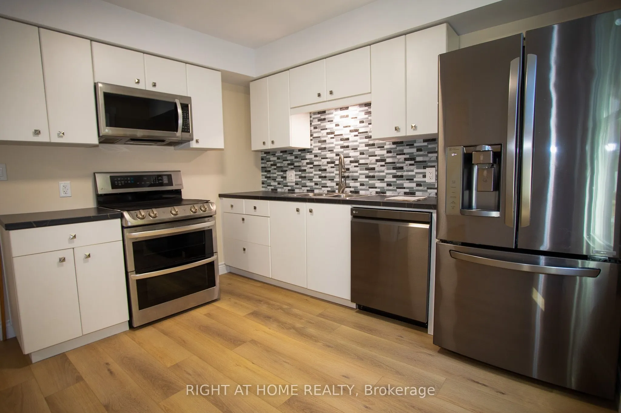 11 Robins Avenue